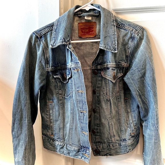 Levi’s Vintage Women’s Light Wash Denim Jacket – Small - Picture 1 of 6